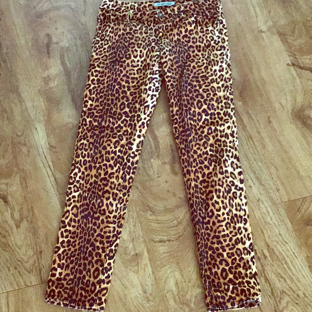 Adorable Leopard print size 9 pants